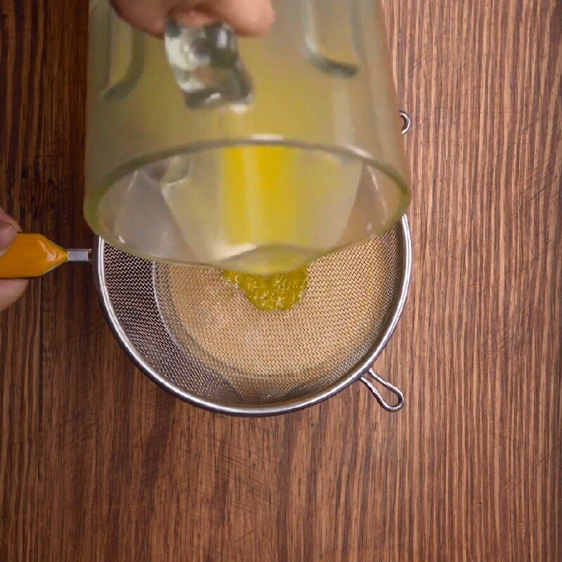 Bước 3 Lọc và đun sôi sữa Sữa bí đỏ
