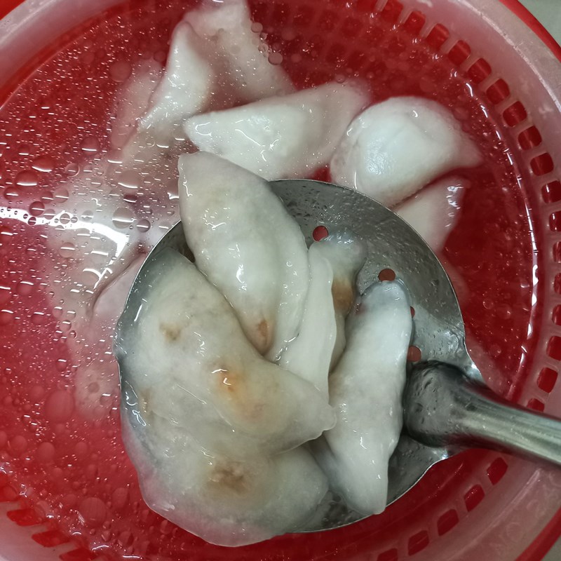 Bước 6 Luộc bánh Bánh bột lọc bằng bột năng nhân tôm thịt