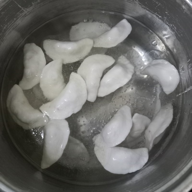 Bước 6 Luộc bánh Bánh bột lọc bằng bột năng nhân tôm thịt