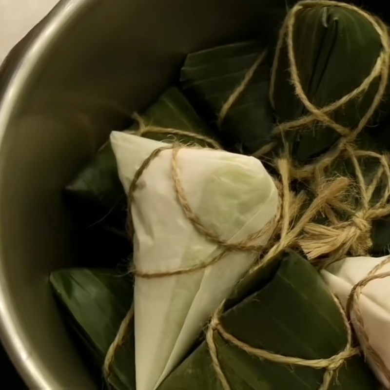 Bước 6 Luộc bánh Bánh ú nhân đậu xanh