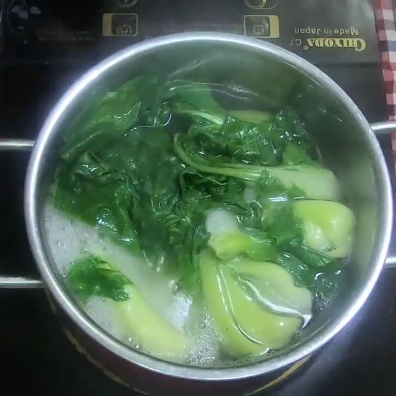 Bước 3 Luộc cải thìa Thịt bò xào nấm hương (nấm đông cô)