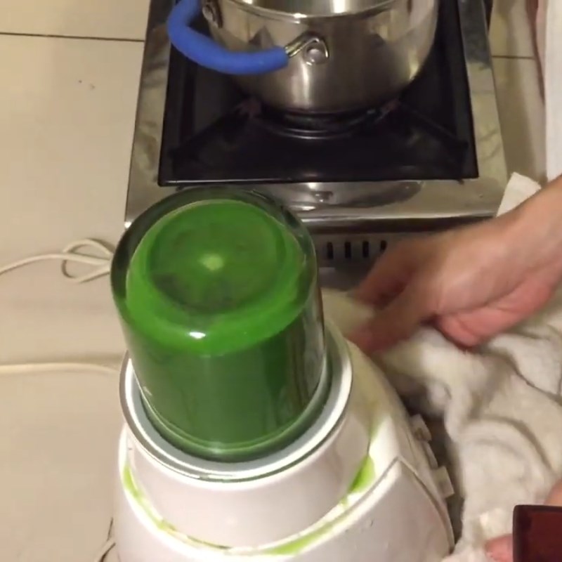 Bước 2 Luộc cải và băm nghêu Cháo nghêu cho bé