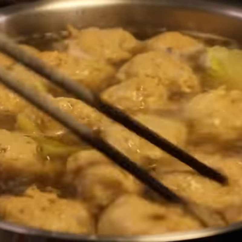 Bước 5 Luộc chả cua Bún chả cua Huế