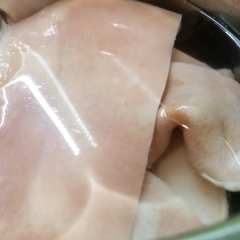 Bước 2 Luộc da heo Da heo nướng giòn