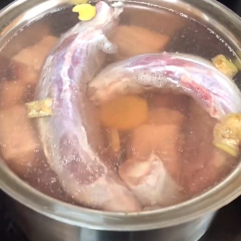 Bước 2 Luộc đuôi bò Đuôi bò hầm ngũ vị
