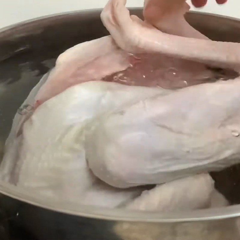Bước 3 Luộc gà Cháo gà tía tô