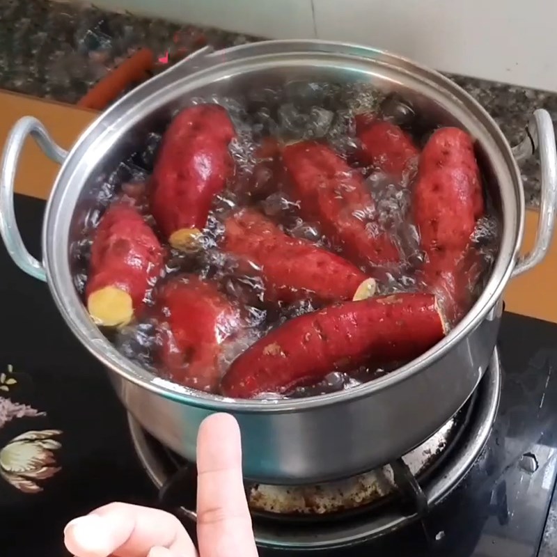 Bước 3 Luộc khoai lang Khoai lang luộc