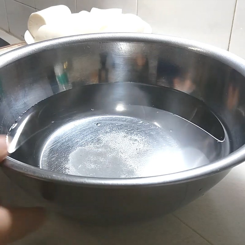 Bước 2 Luộc sắn Chè sắn