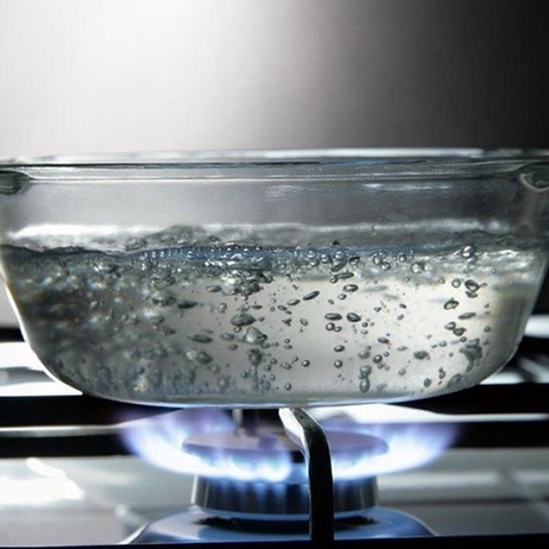 Bước 2 Luộc sơ gan heo Bông hẹ xào gan heo