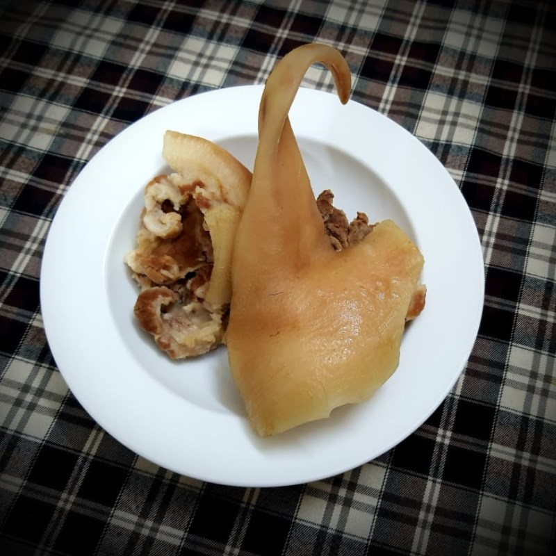 Bước 1 Sơ chế nguyên liệu Nem tai thính