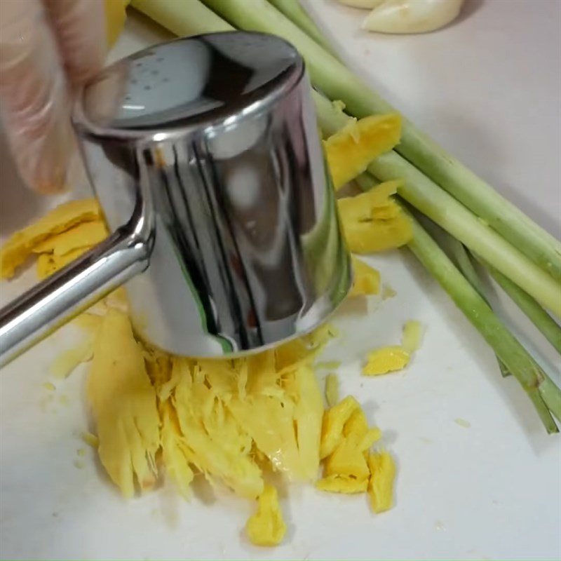 Bước 1 Sơ chế nguyên liệu Thịt bò kho ngũ vị