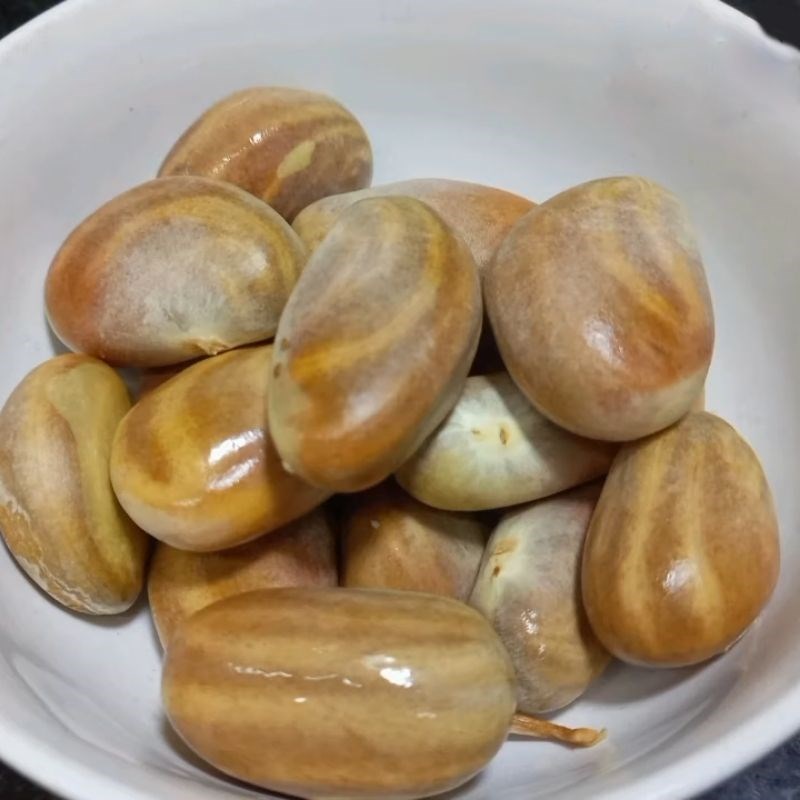 Bước 1 Luộc và bóc vỏ hạt mít Sữa hạt mít