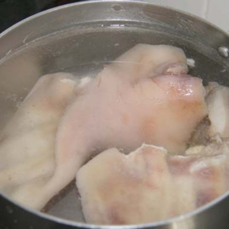 Bước 2 Luộc và cắt thịt, tai heo Bún mắm nêm chả cá