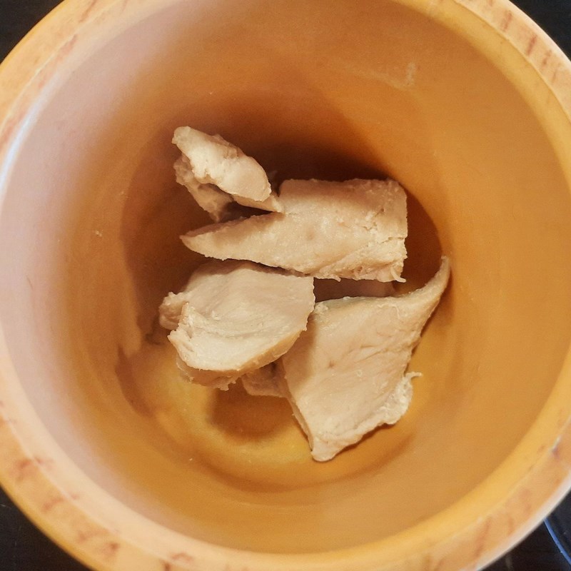 Bước 2 Luộc và giã ức gà Chà bông - ruốc gà