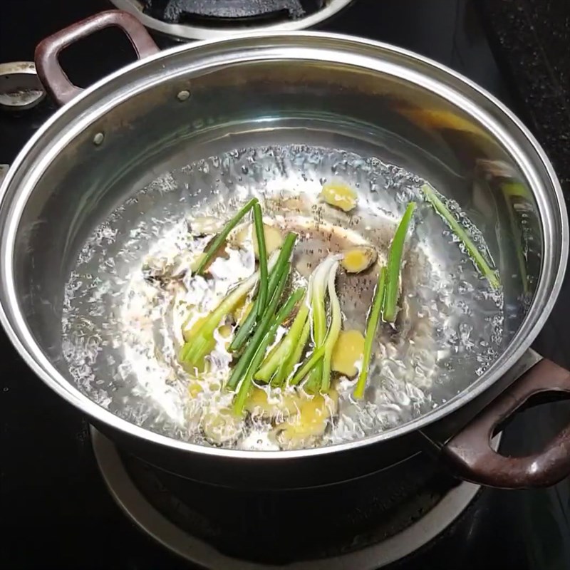 Bước 2 Luộc và ướp lòng bò Lòng bò xào khế