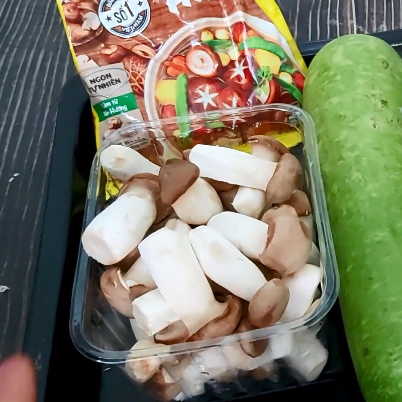 Bước 1 Sơ chế các nguyên liệu Bầu kho đậu hũ