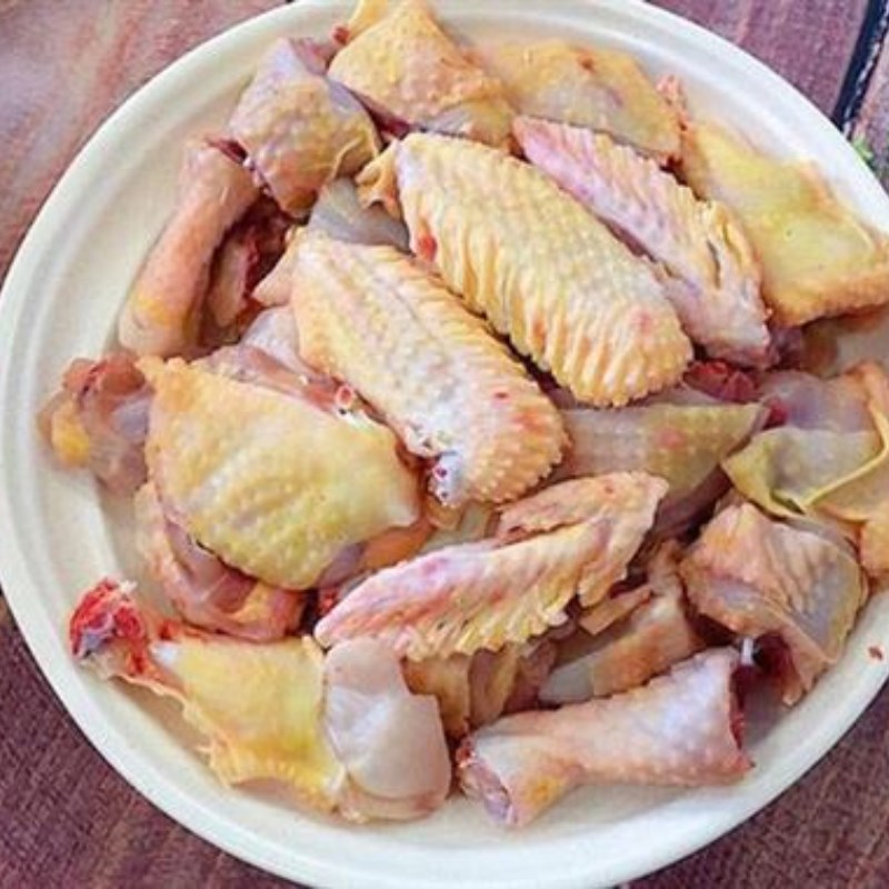 Bước 1 Sơ chế và ướp thịt gà Măng trúc xào thịt gà