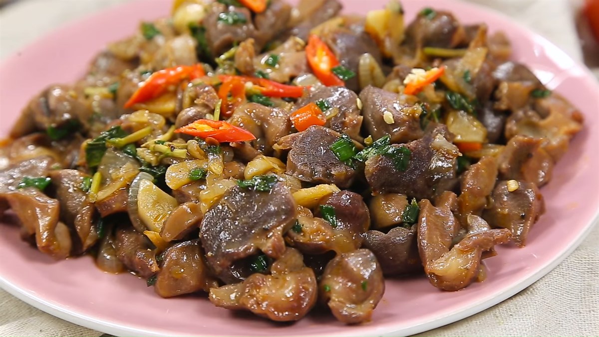 Mề gà xào cay