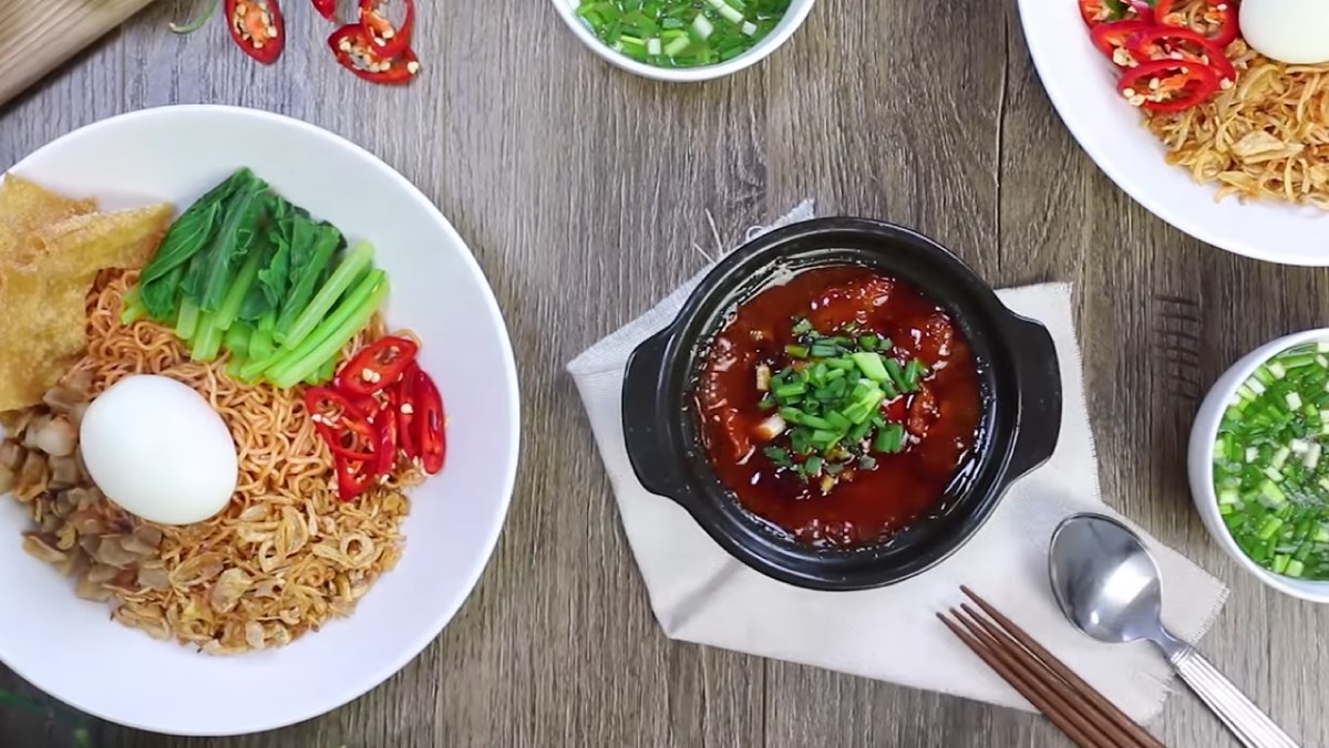 Mì trộn bắp bò cay