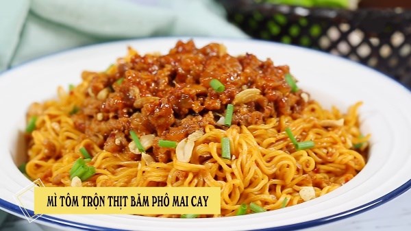 Mì trộn thịt băm phô mai cay