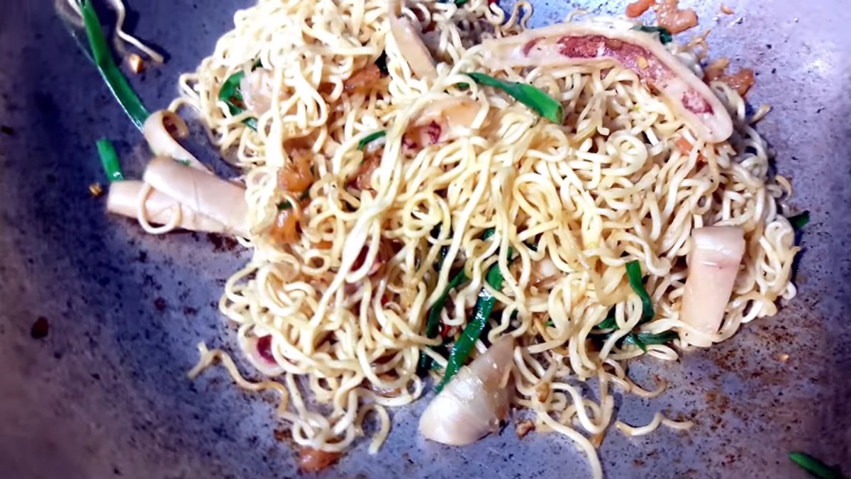 Mì xào mực khô