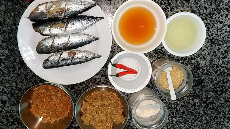 Nguyên liệu món ăn 2 cách làm cá nục kho sả ớt