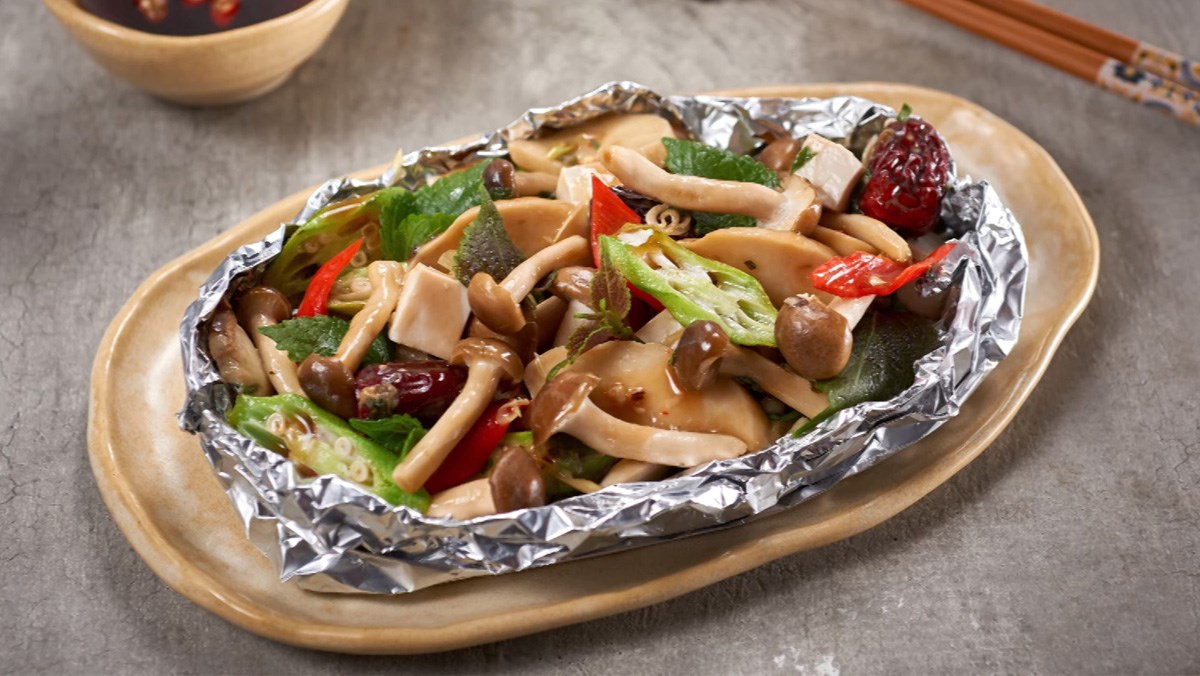 Nấm đùi gà hấp tía tô