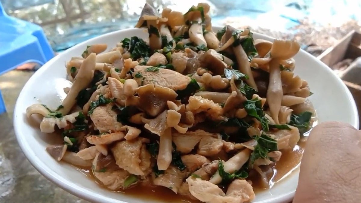 Nấm mối xào thịt gà