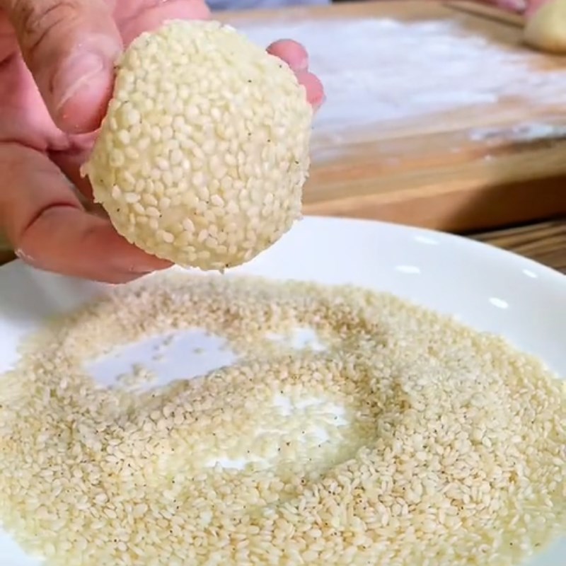 Bước 3 Nặn bánh Bánh tiêu sầu riêng (Công thức được chia sẻ từ Tiktok Cách Nấu Ngon cùng Cách Nấu Ngon)