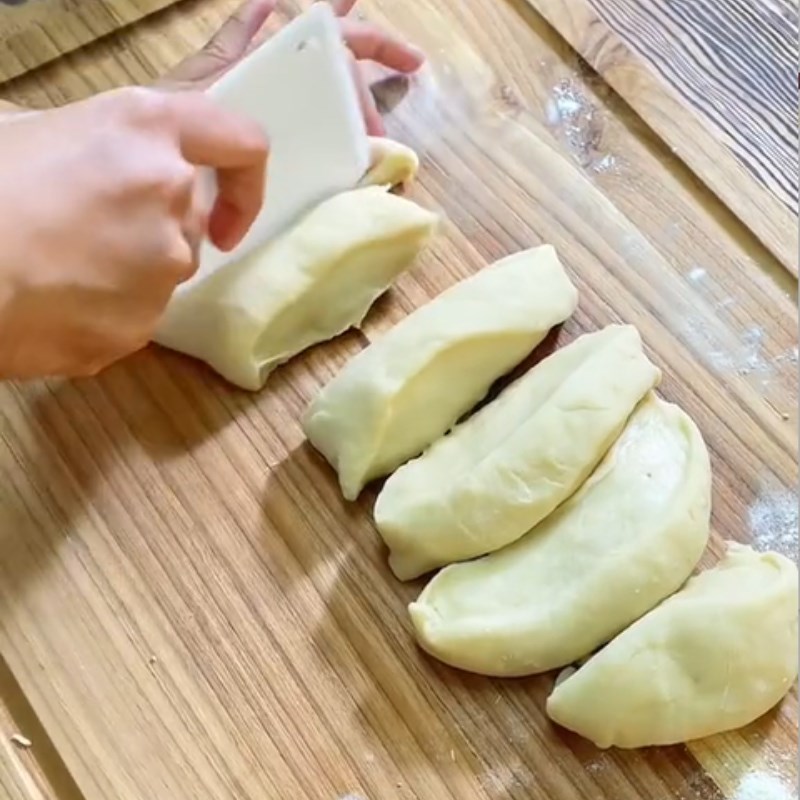 Bước 3 Nặn bánh Bánh tiêu sầu riêng (Công thức được chia sẻ từ Tiktok Cách Nấu Ngon cùng Cách Nấu Ngon)
