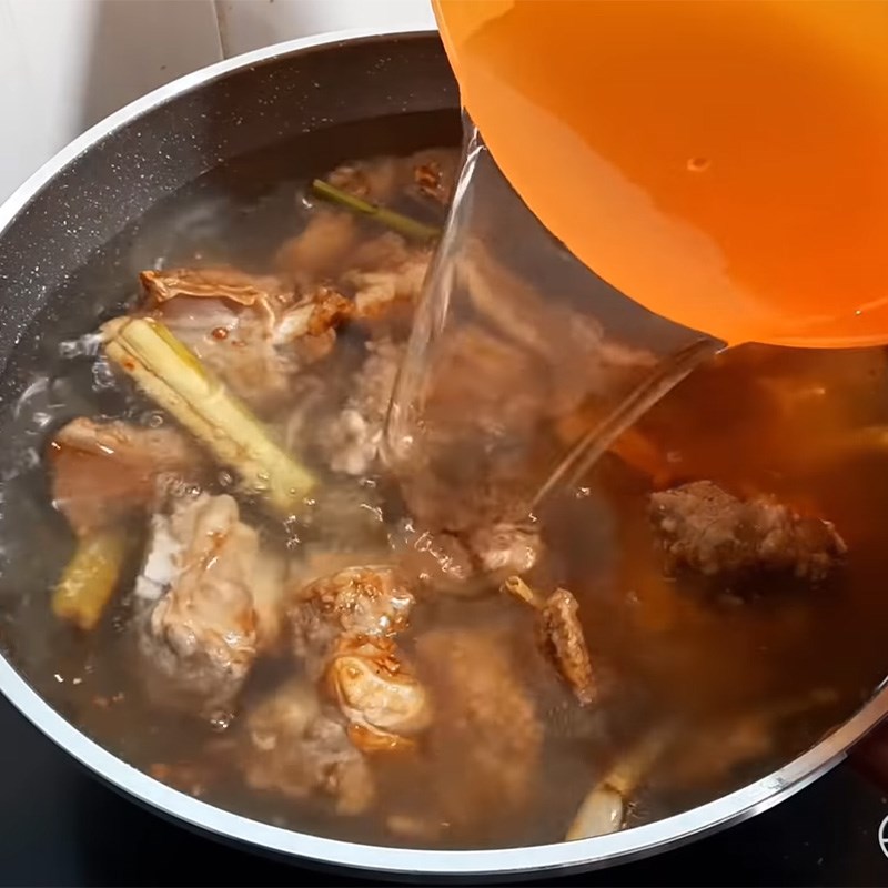 Bước 4 Nấu bò hầm sả Sườn bò hầm sả