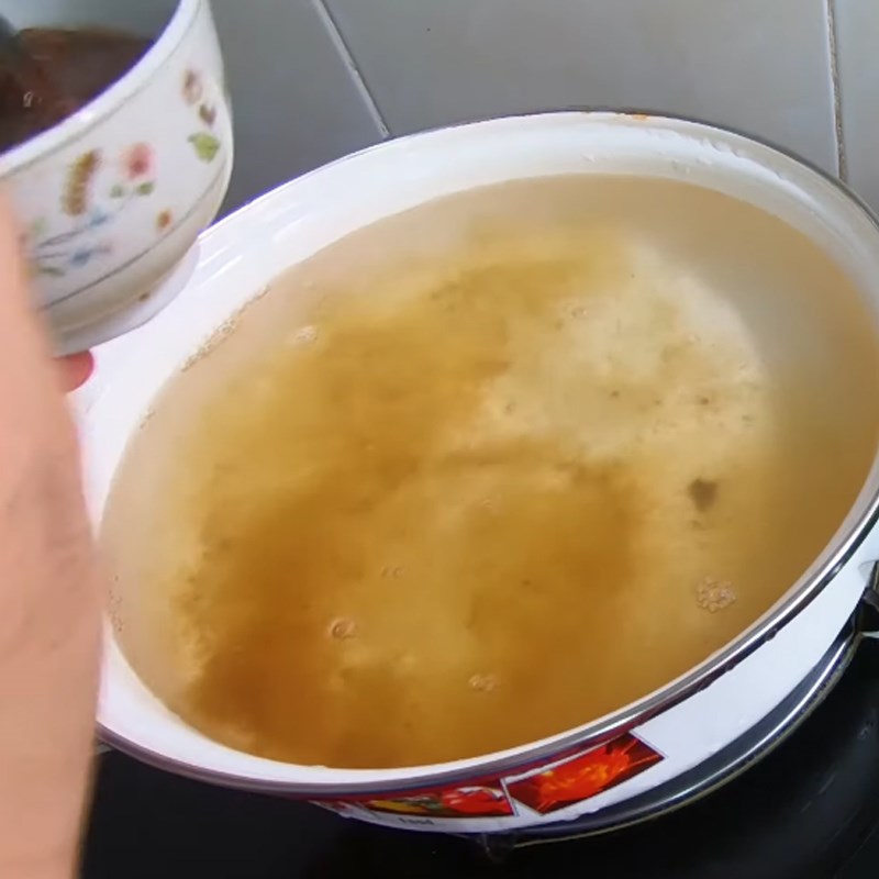 Bước 2 Nấu canh Canh rau muống tôm chua
