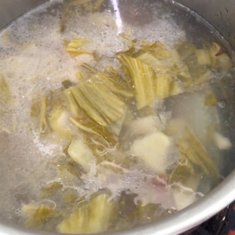 Bước 4 Nấu canh Canh cá bạc má dưa chua