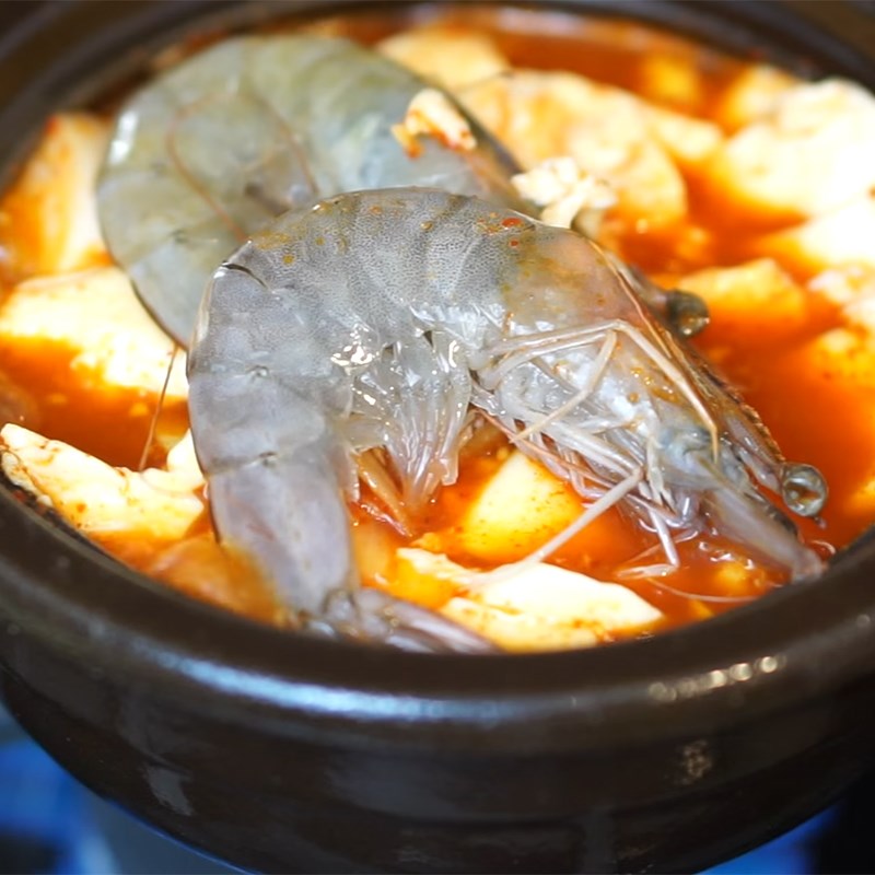 Bước 4 Nấu canh Canh kim chi hải sản