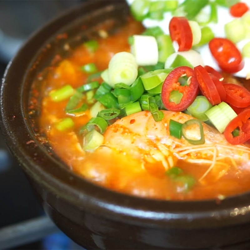 Bước 4 Nấu canh Canh kim chi hải sản