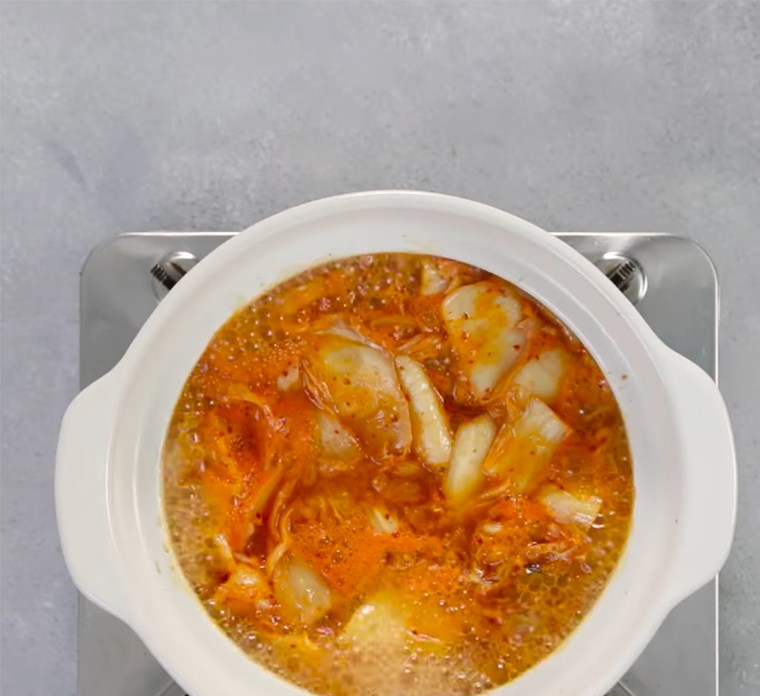 Bước 2 Nấu canh Canh kim chi ghẹ