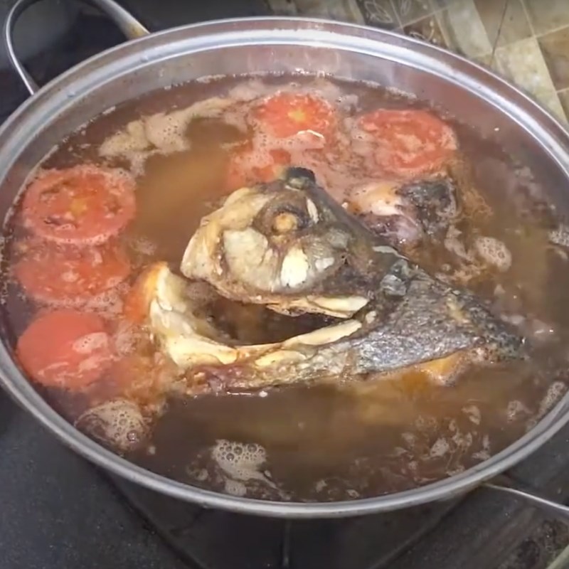 Bước 4 Nấu canh Cá chim nấu canh chua với mẻ