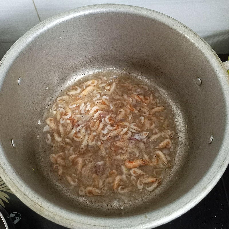 Bước 3 Nấu canh Canh bầu nấu tép tươi