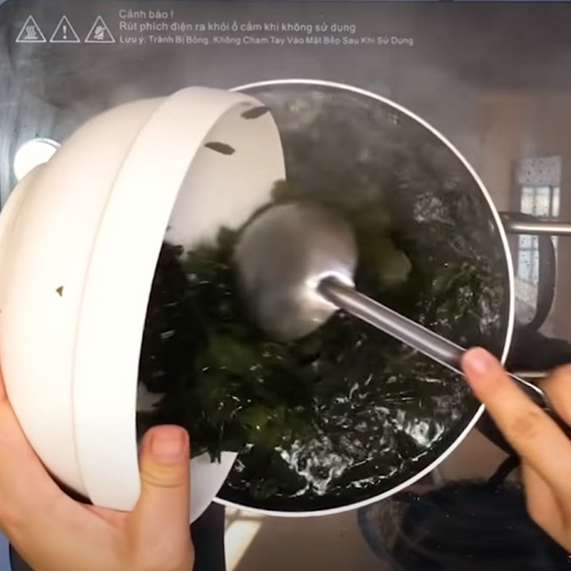 Bước 4 Nấu canh Canh nghêu nấu rong biển