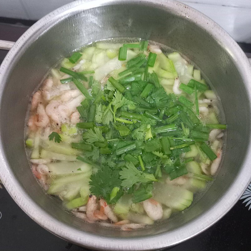 Bước 3 Nấu canh Canh bầu nấu tép tươi