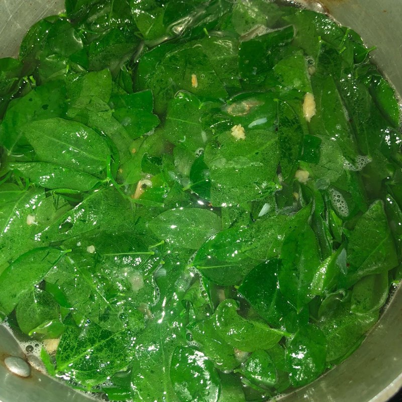 Bước 3 Nấu canh Canh rau ngót nấu tôm khô