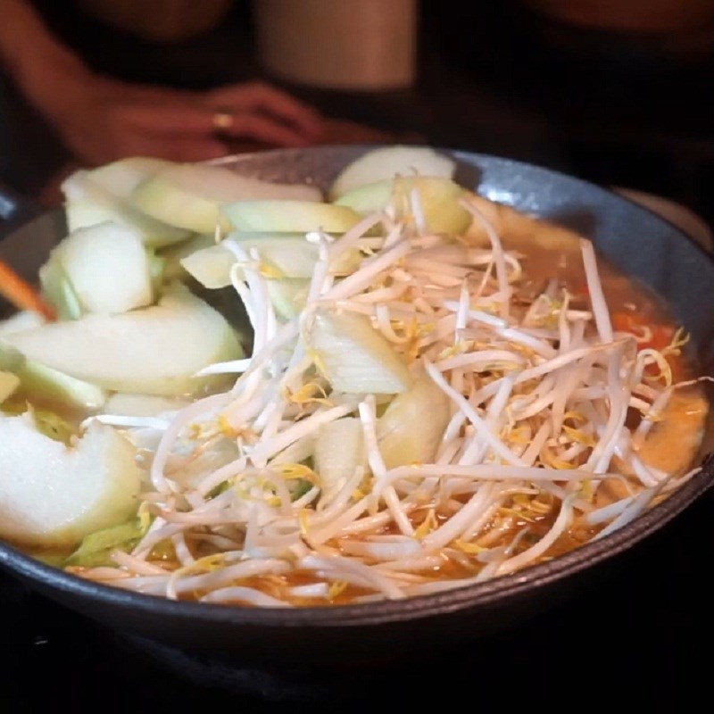 Bước 4 Nấu canh Canh chua cá rô phi
