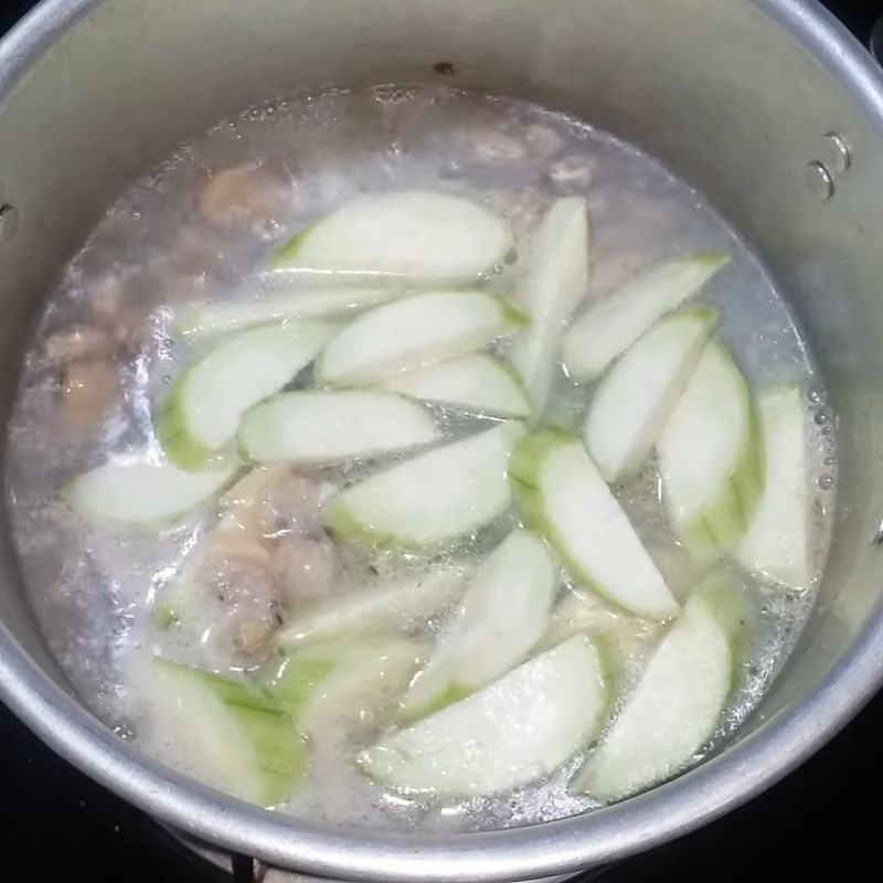 Bước 3 Nấu canh Canh nghêu nấu mướp