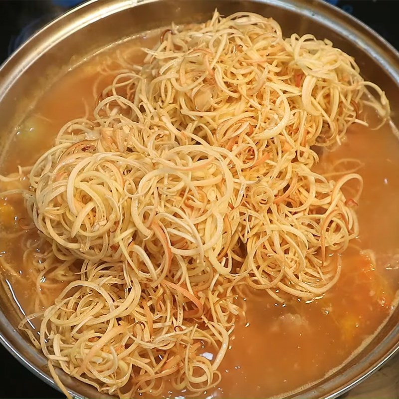 Bước 4 Nấu canh Canh bắp chuối nấu sườn