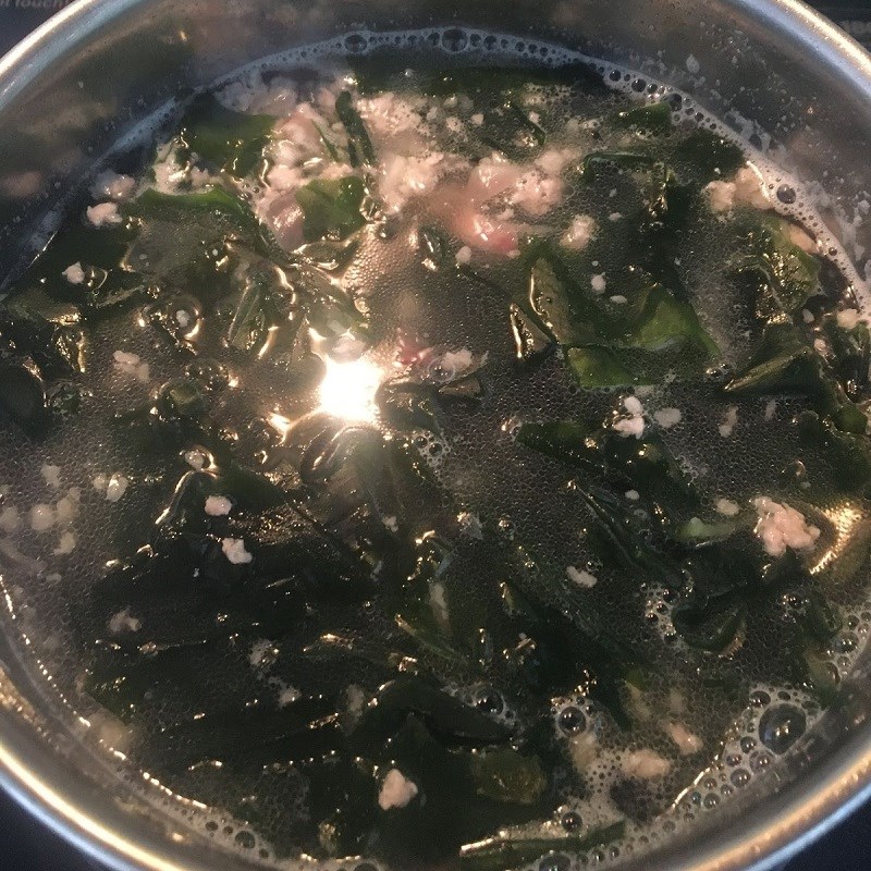 Bước 2 Nấu canh Canh rong biển thịt heo băm