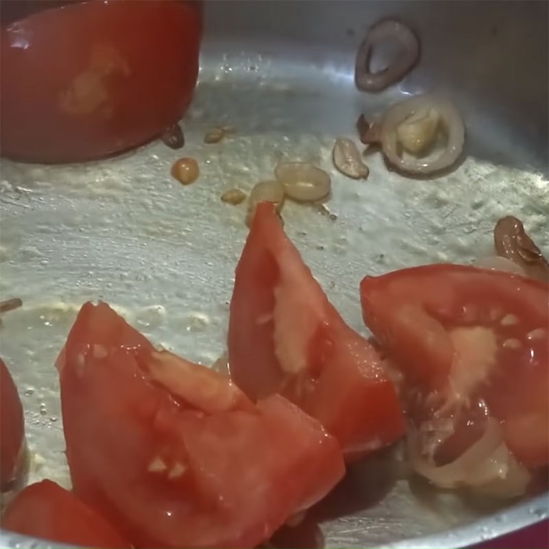 Bước 4 Nấu canh Canh cá hồi nấu ngót
