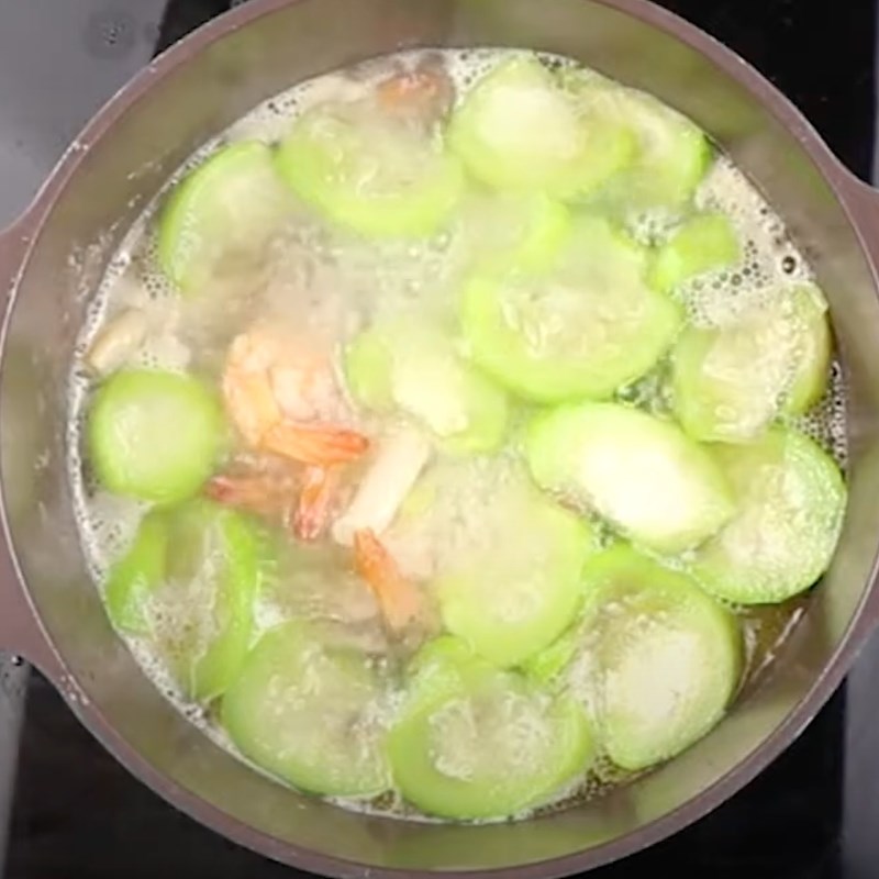 Bước 4 Nấu canh Canh nấm bào ngư mướp hương