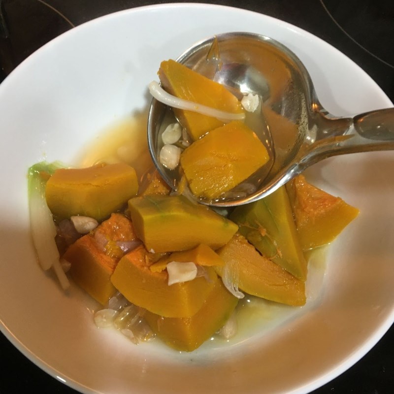 Bước 3 Nấu canh Canh bí đỏ đậu phộng