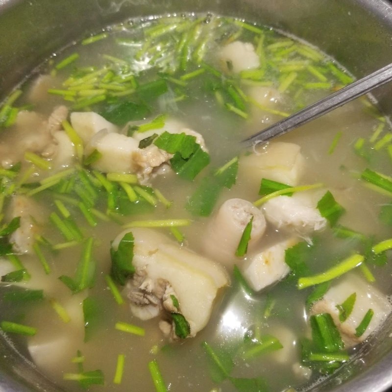 Bước 4 Nấu canh Canh đuôi heo hầm khoai môn
