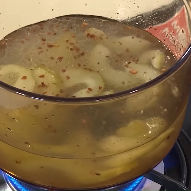 Bước 4 Nấu canh Canh cá chim dưa muối